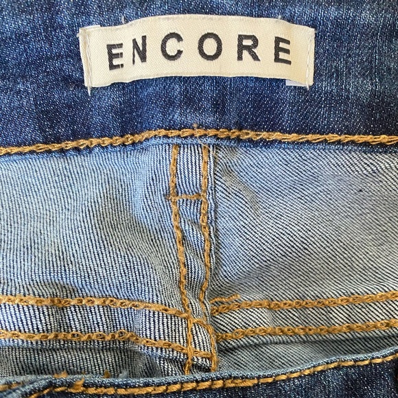 Distressed Skinny Jean - Picture 3 of 3